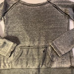 Volcom wideneck, slouchy, Ragland, long sleeved, raw edge seams. Kangaroo pocket